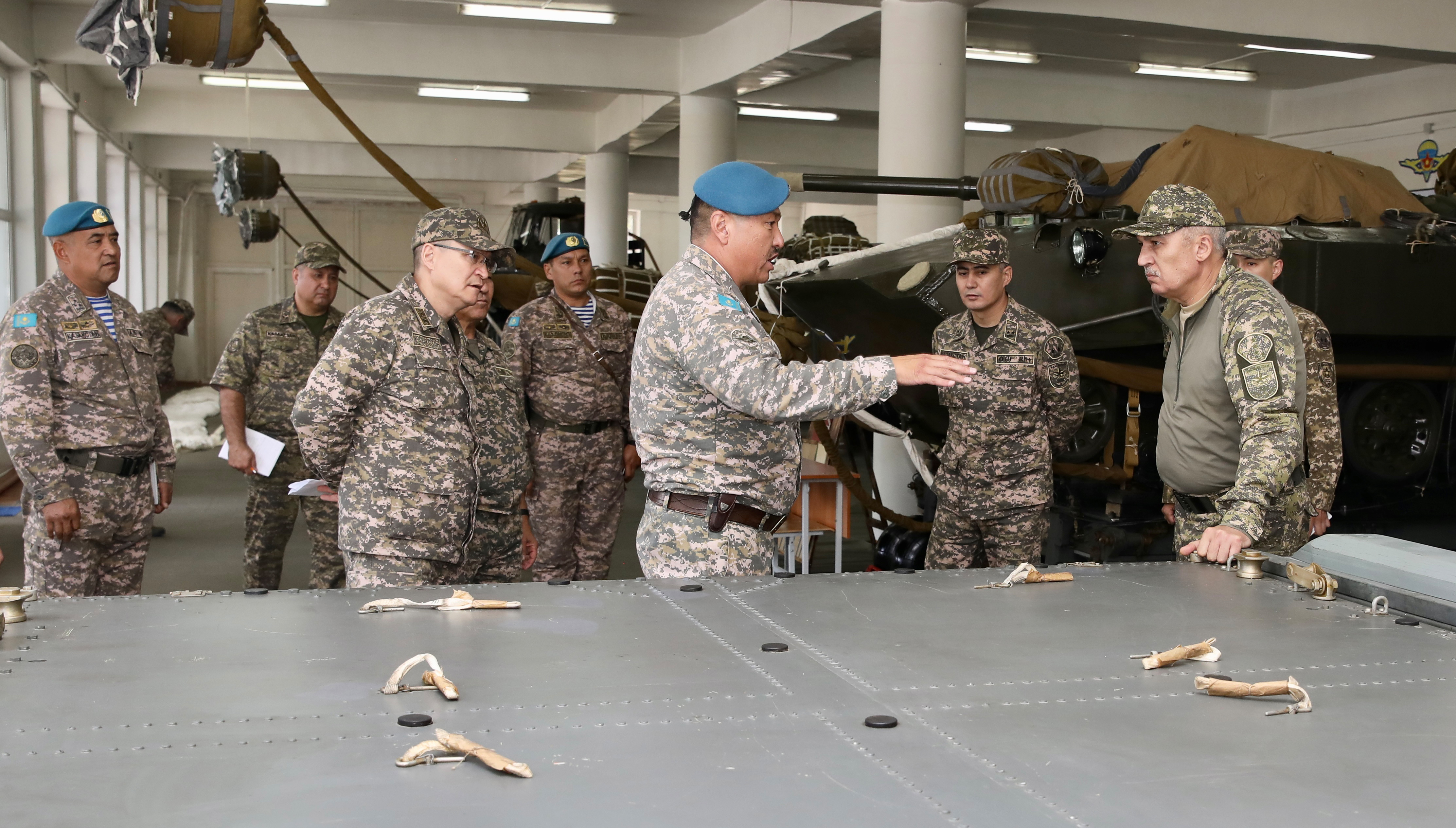 Министр обороны посетил Алматинский региональный гарнизон