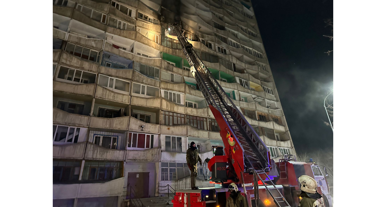 Устанавливается причина пожара в 16-этажке Караганды