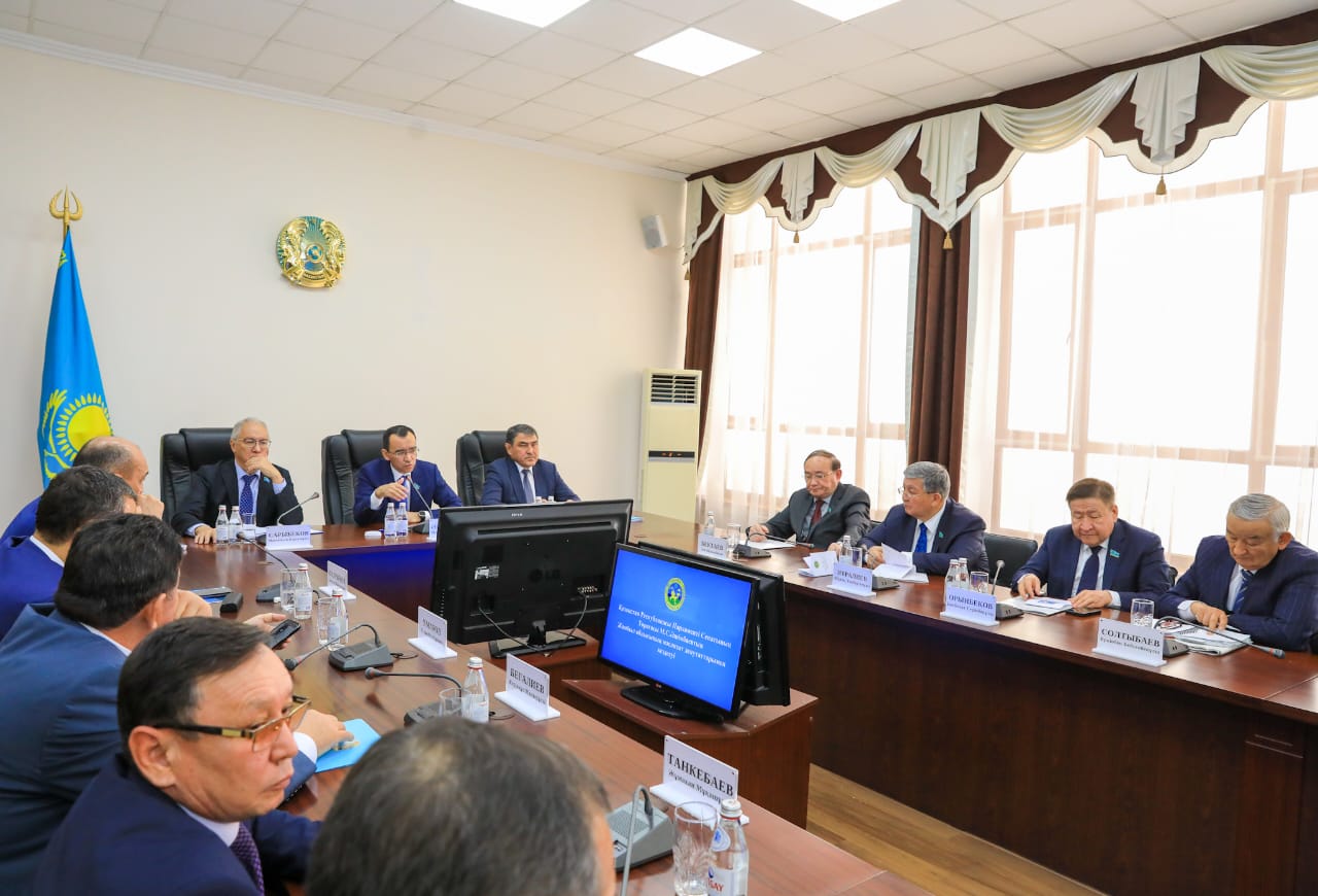 ҚР Сенатының төрағасы Мәулен Әшімбаев Жамбыл облыстық мәслихат депутаттарымен кездесті