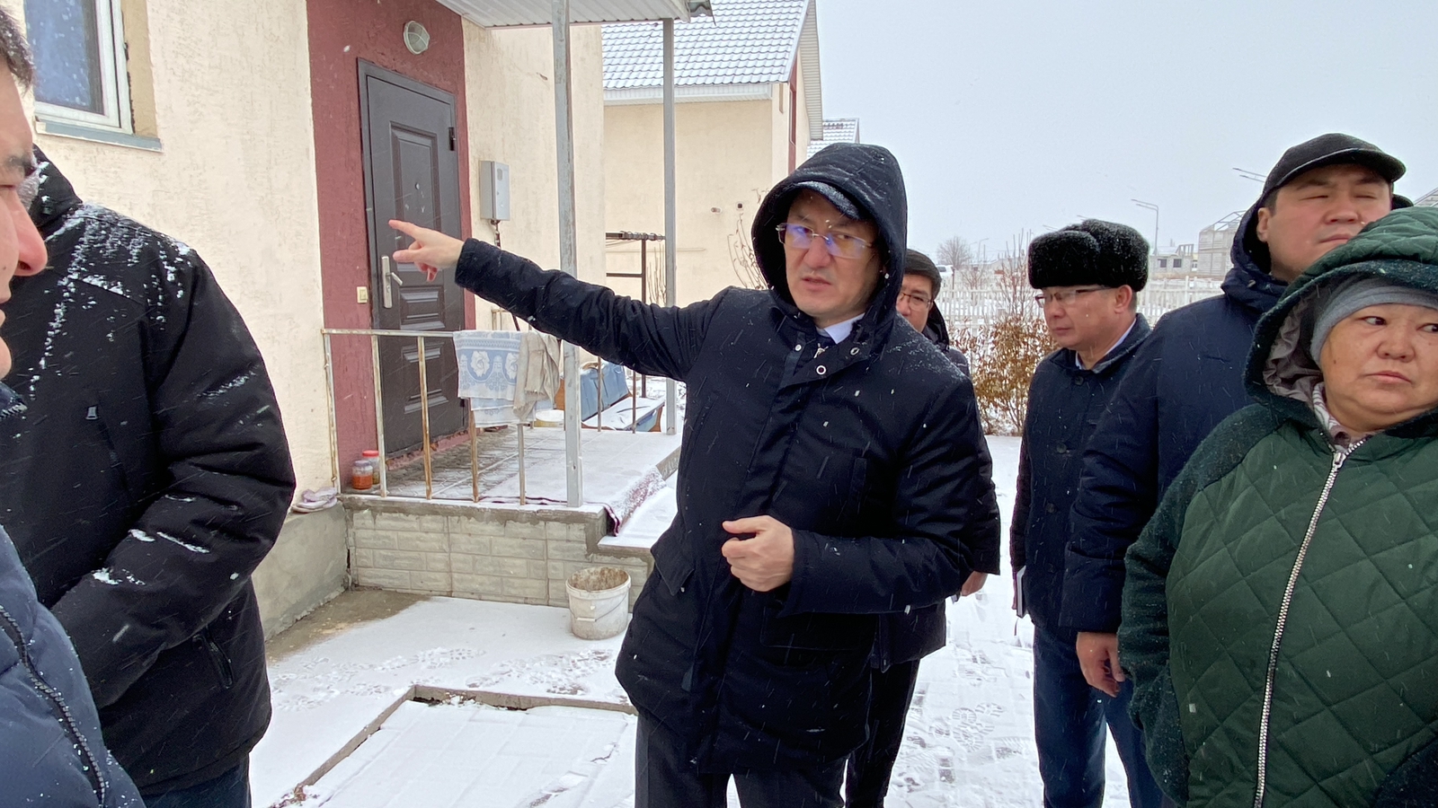 Прокурор области Жетісу Мадияр Басшыбаев встретился с жителями коттеджного городка «Береке».