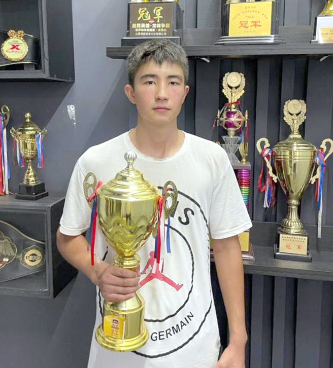 Әли-халықаралық дәрежедегі спорт шебері