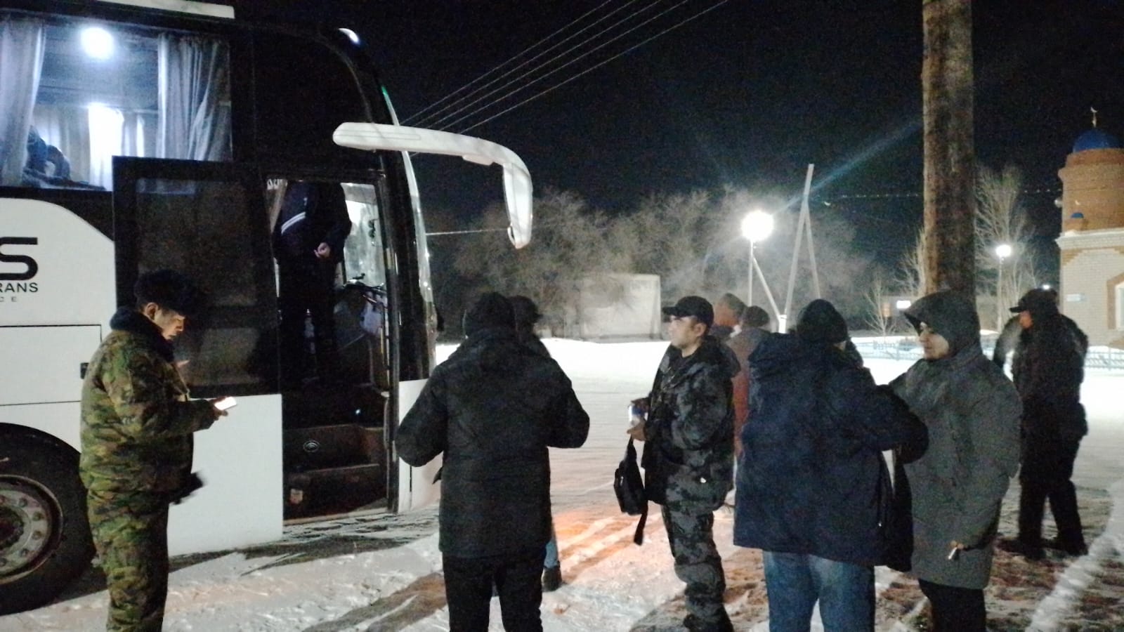 Спасатели эвакуировали из автобусов 72 человека