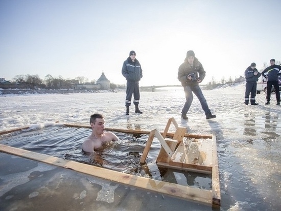 Шомылдыру рәсімінен өту кезіндегі жалаңаштық