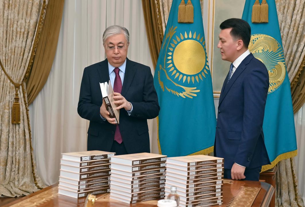 Главе государства представлен многотомник материалов Государственной комиссии по полной реабилитации жертв политических репрессий