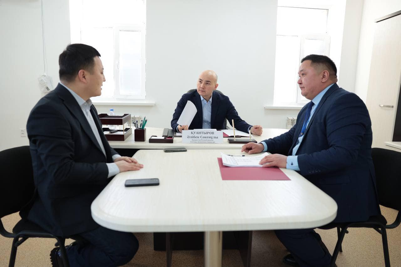 Министр нацэкономики обсудил вопросы развития МСБ с предпринимателями области Ұлытау