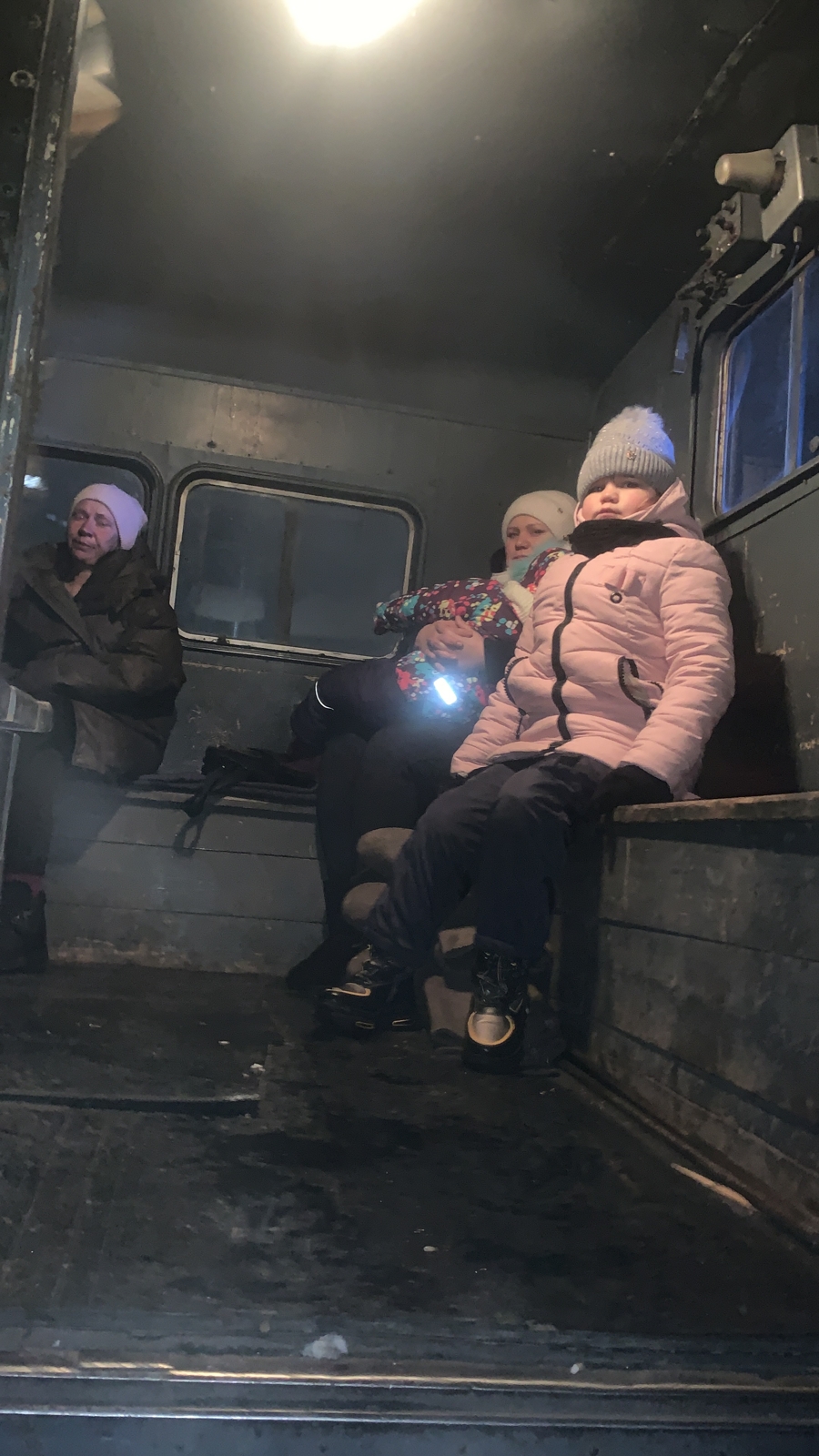 В городе Алтай спасатели эвакуировали при пожаре 6 человек