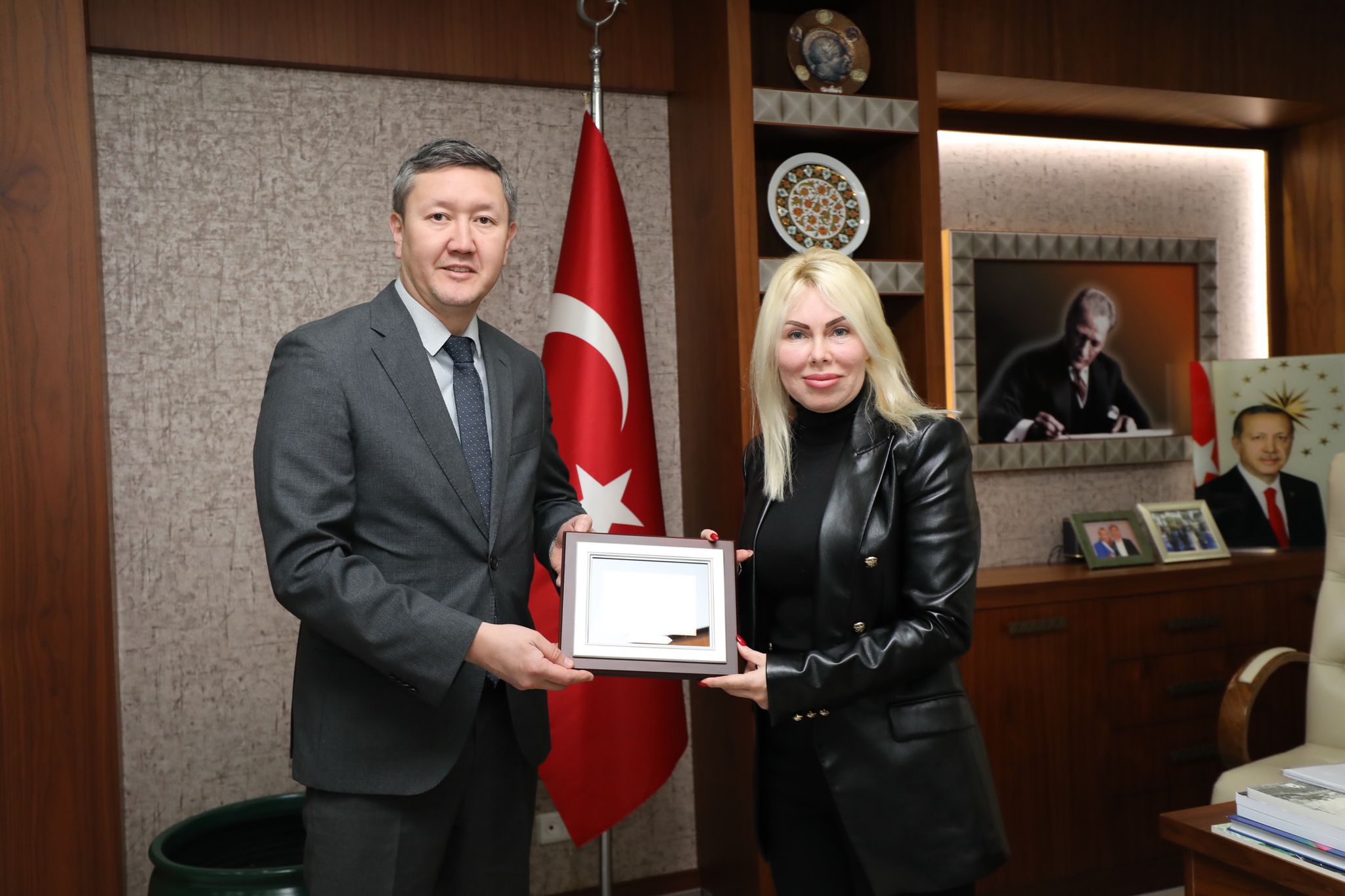 Kazakistan Cumhuriyeti’nin Antalya Başkonsolosu Kuat Kanafeyev, Akdeniz Üniversitesi Rektörü Özkan Özlenen ile görüştü