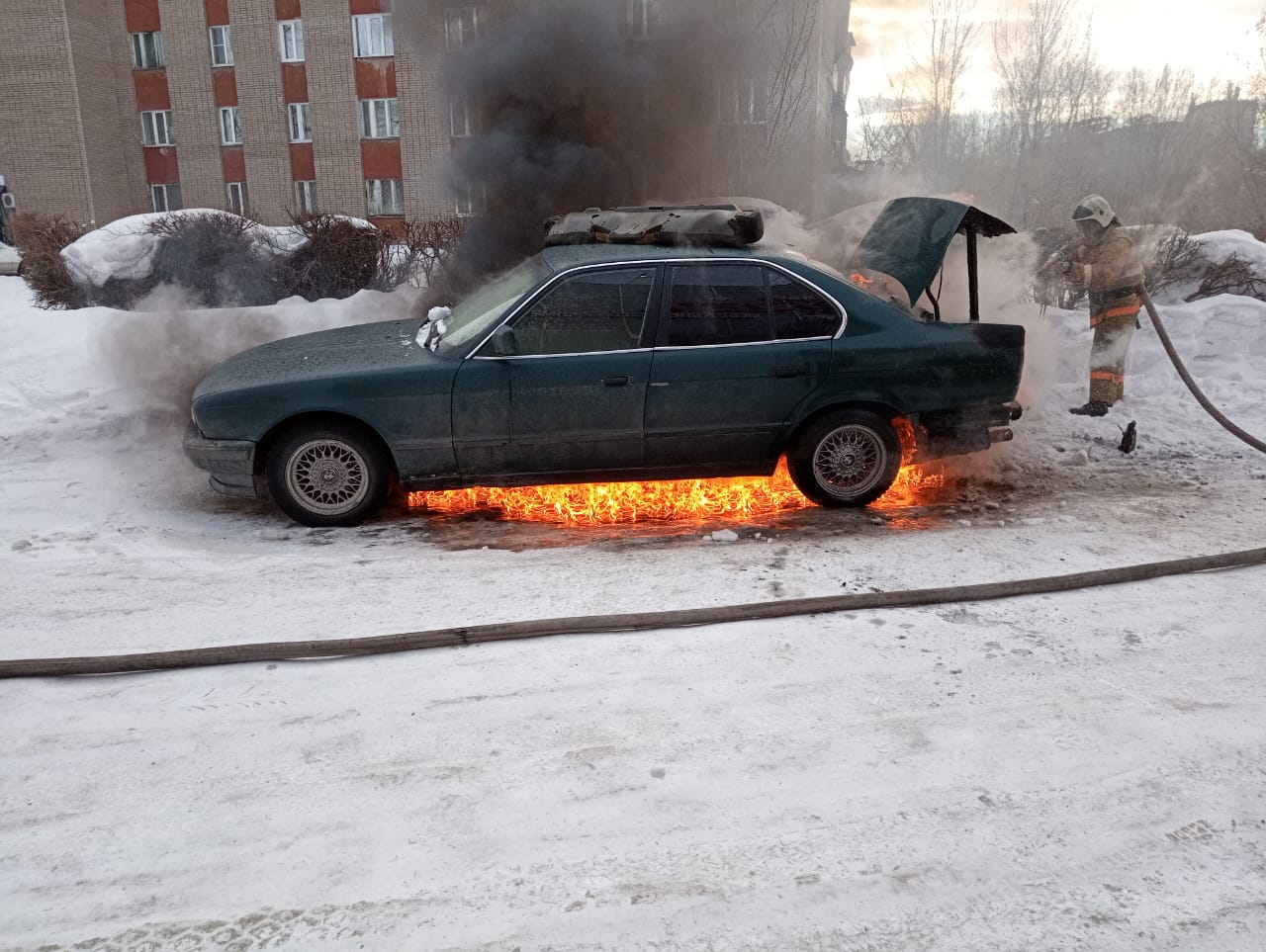В г. Усть-Каменогорске горел  автомобиль