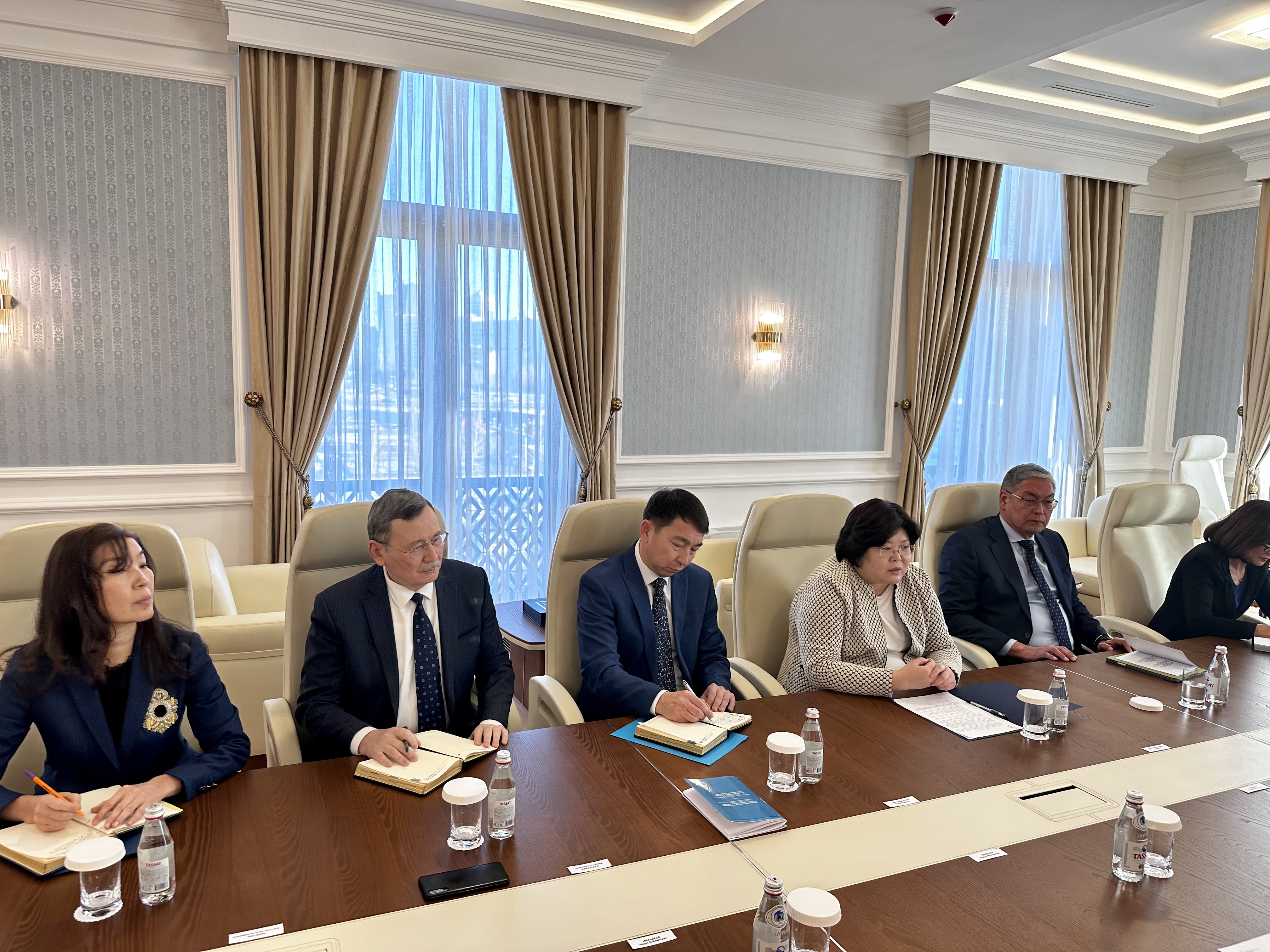Конституциялық Сотта азаматтарға кәсіби заңгерлік көмек көрсету мәселелері талқыланды