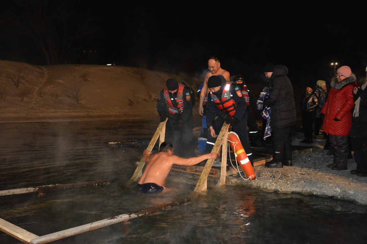 Safety measures during Epiphany bathing