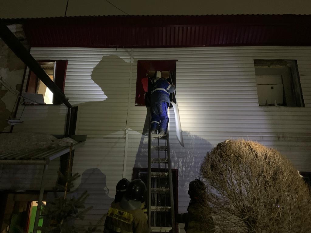 В городе Караганда при взрыве газового баллона пострадали 2 человека