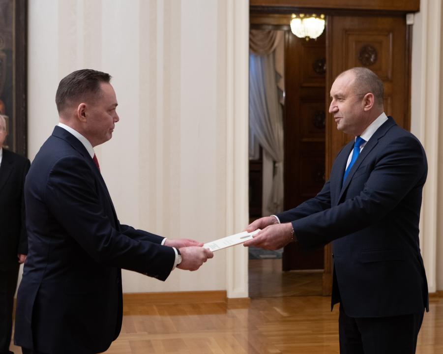 Посол Казахстана вручил верительные грамоты Президенту Болгарии