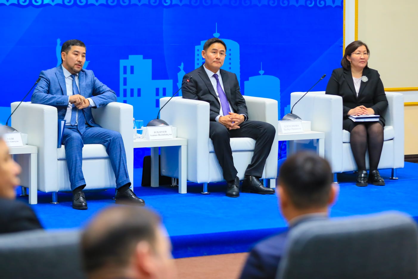 Министр юстиции Республики Казахстан Азамат Есқараев прибыл с рабочим визитом в Актюбинскую область, где провел встречу с населением и общественностью Актюбинской области.