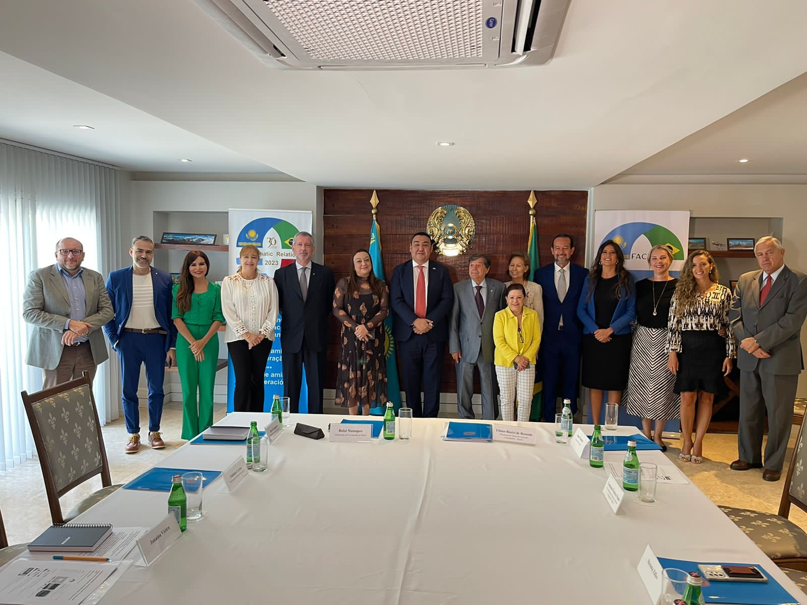 Briefing para jornalistas e especialistas no Brasil