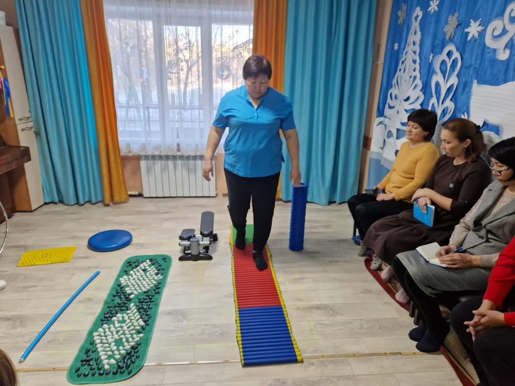 Екатерина Андрееваның жалаңаш есек суреті.