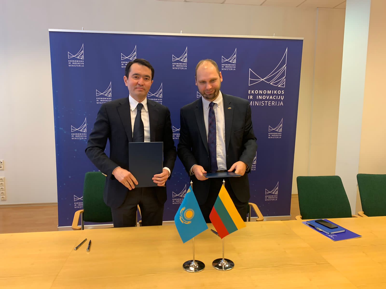 Казахстан и Литва планируют открыть прямые авиасообщения между странами