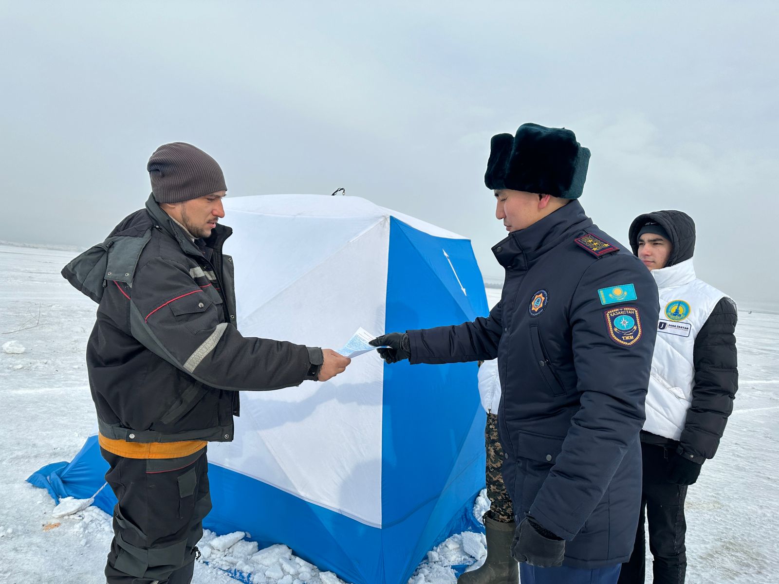 Мчс картинки. День спасателя. Выход спасателей. Мчс картинки. Юрпсо аттестация спасателей.
