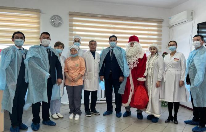 Akim of the district congratulated the children from the hospital