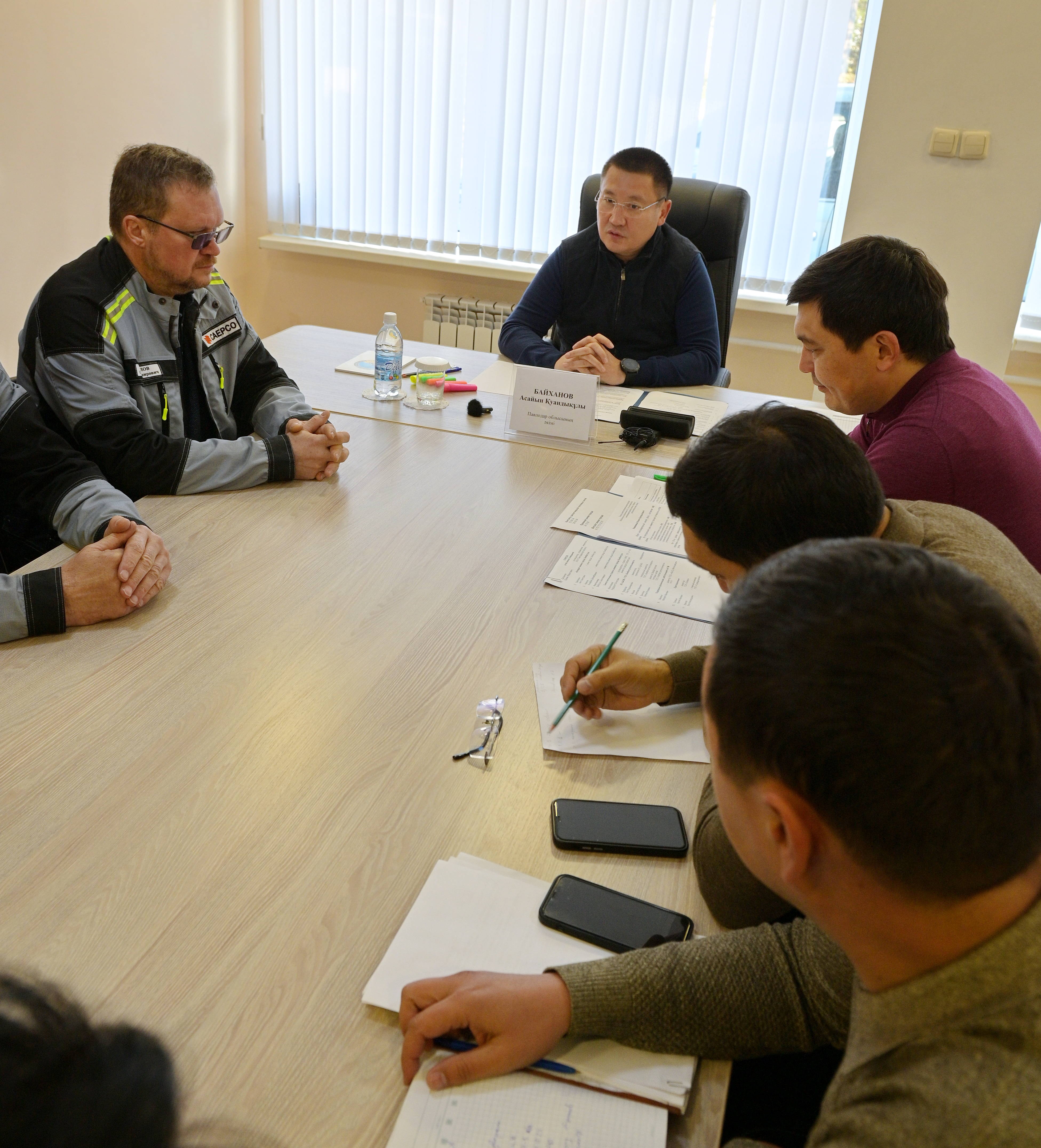 Аким области Асаин Байханов провел заседание оперативного штаба по запуску теплоснабжения в Экибастузе