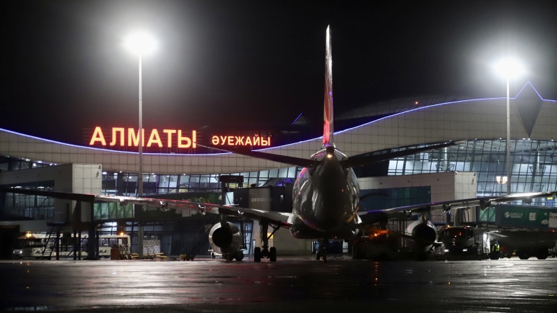 Двух нетрезвых пассажиров сняли с рейса в аэропорту  г. Алматы