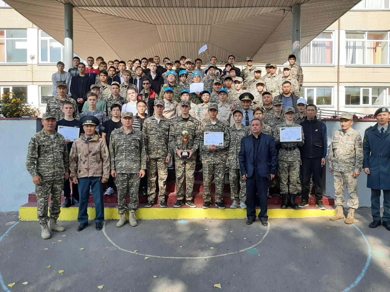 Школьники проверили знания по начально-военной подготовке