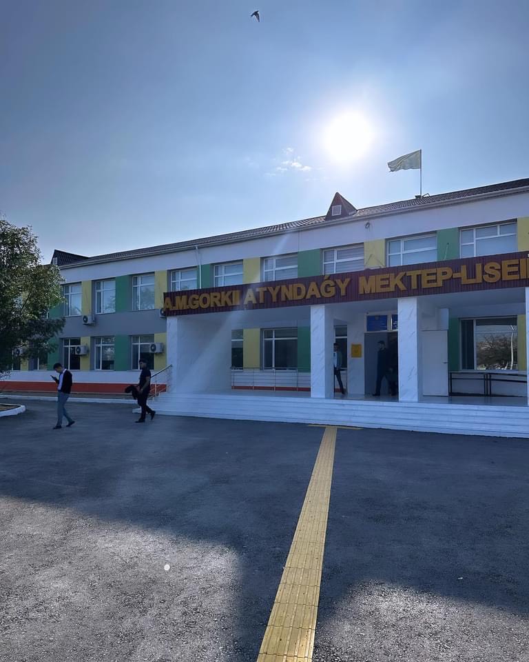 Әйелдердің кеуделері мен кискалары қалай көрінеді?