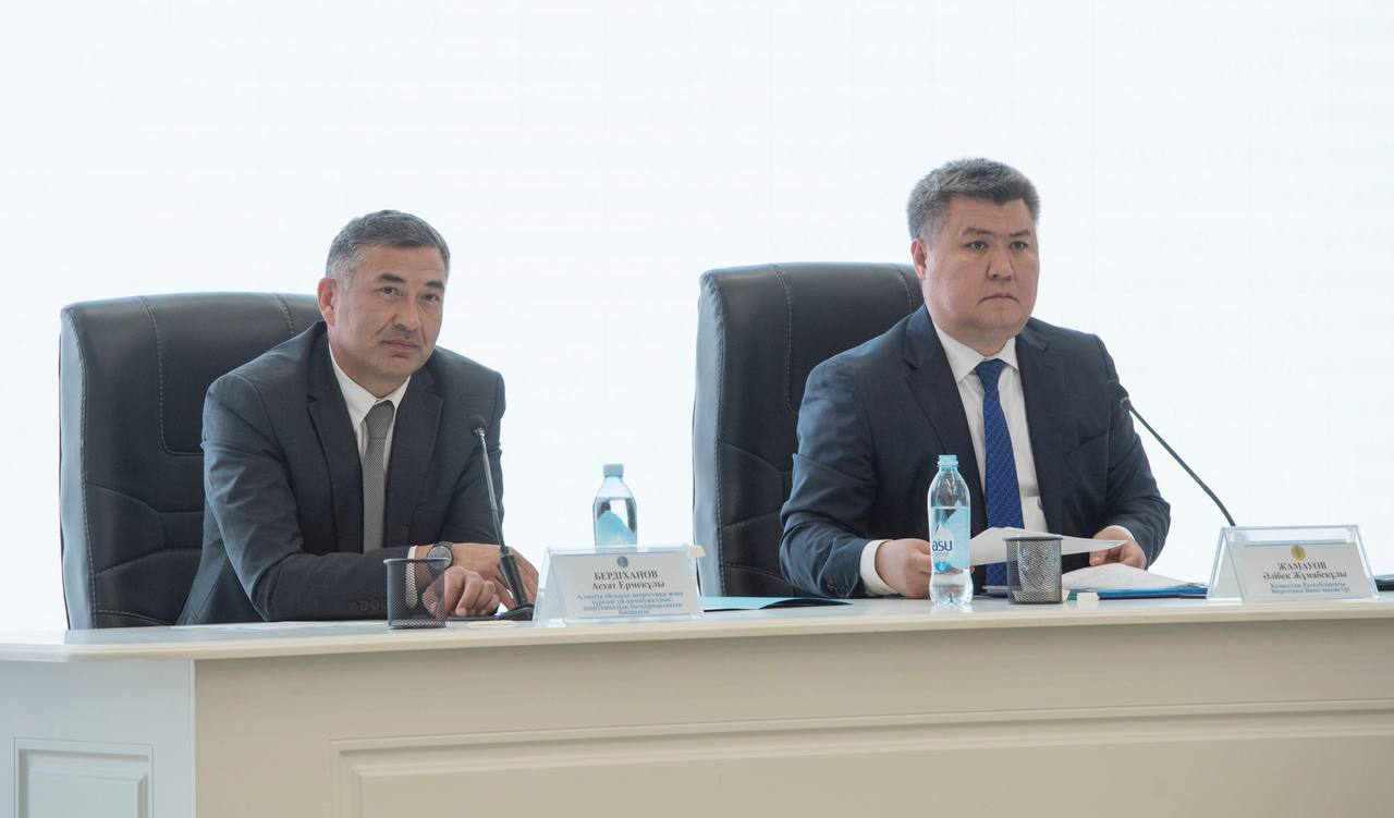 Вице-министр энергетики РК Алибек Жамауов провел встречу с населением Алматинской области