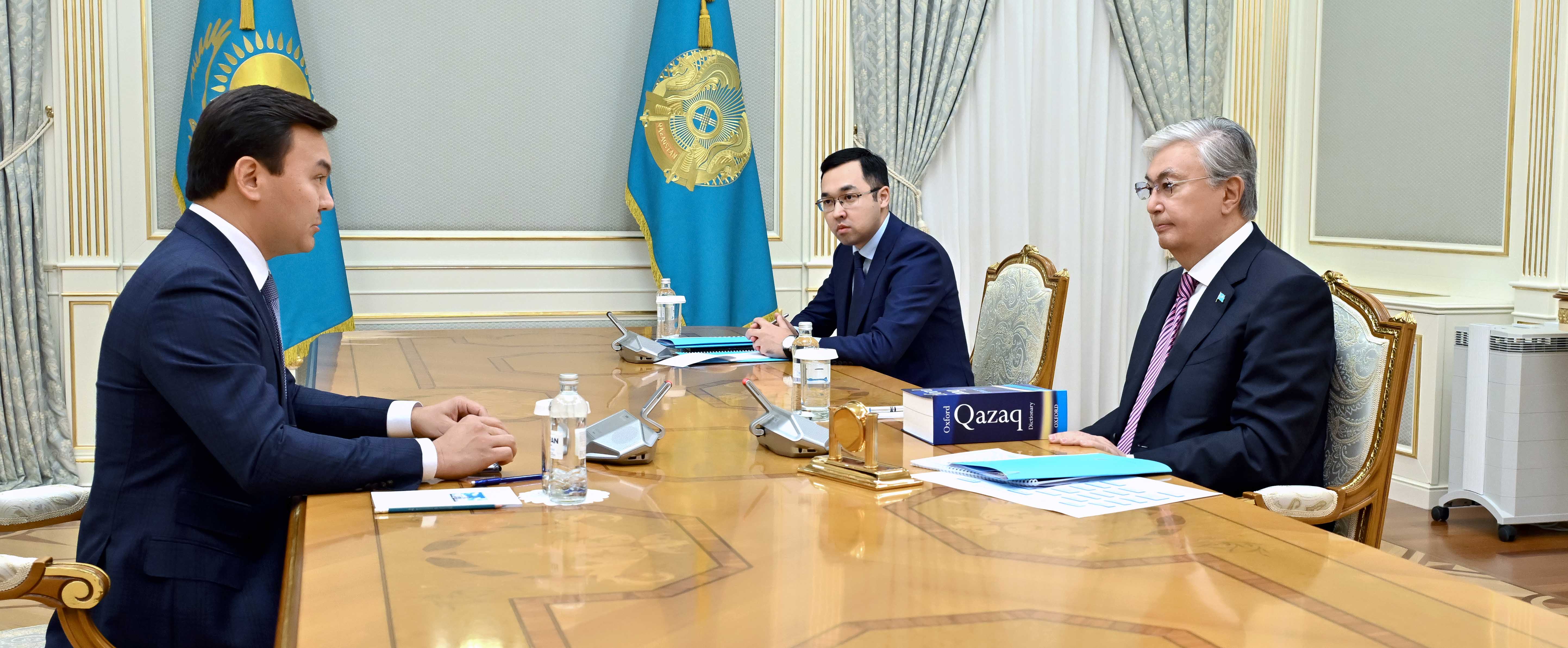 Президент: «Қазақ тілінің қолданыс аясын арттыруға басымдық берген жөн»