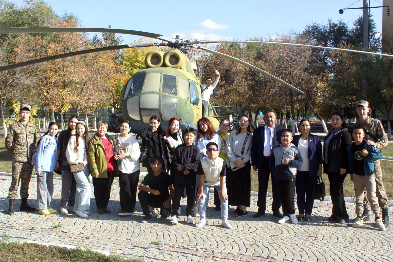 Оралдағы Оқушылар үйінің тәрбиеленушілері Әуе қорғанысы күштерінің әскери институтына қонаққа келді