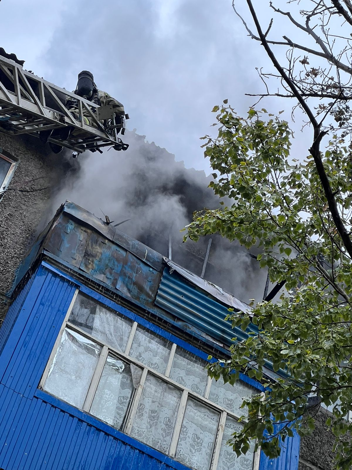 Огнеборцы Западно-Казахстанской области спасли двоих детей из пожара
