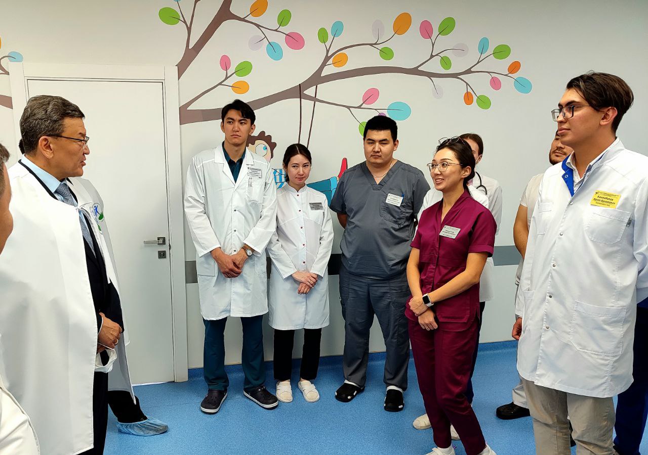 Akim of NKR visited hospitals and met with doctors