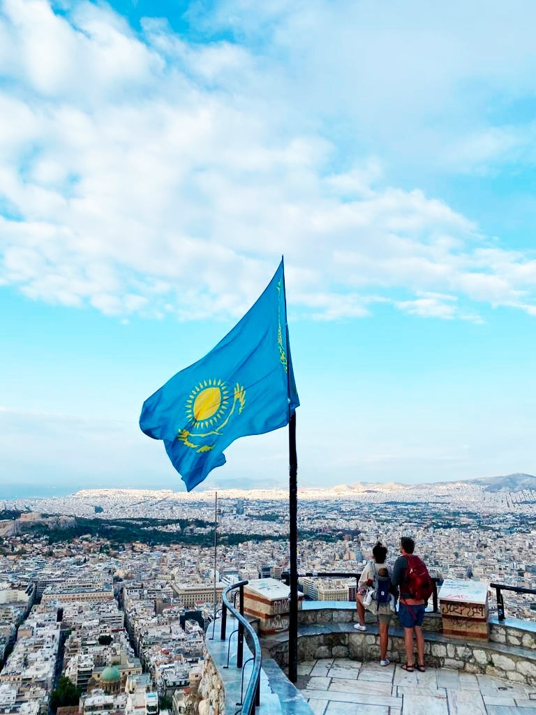 Над Афинами взвился флаг Казахстана