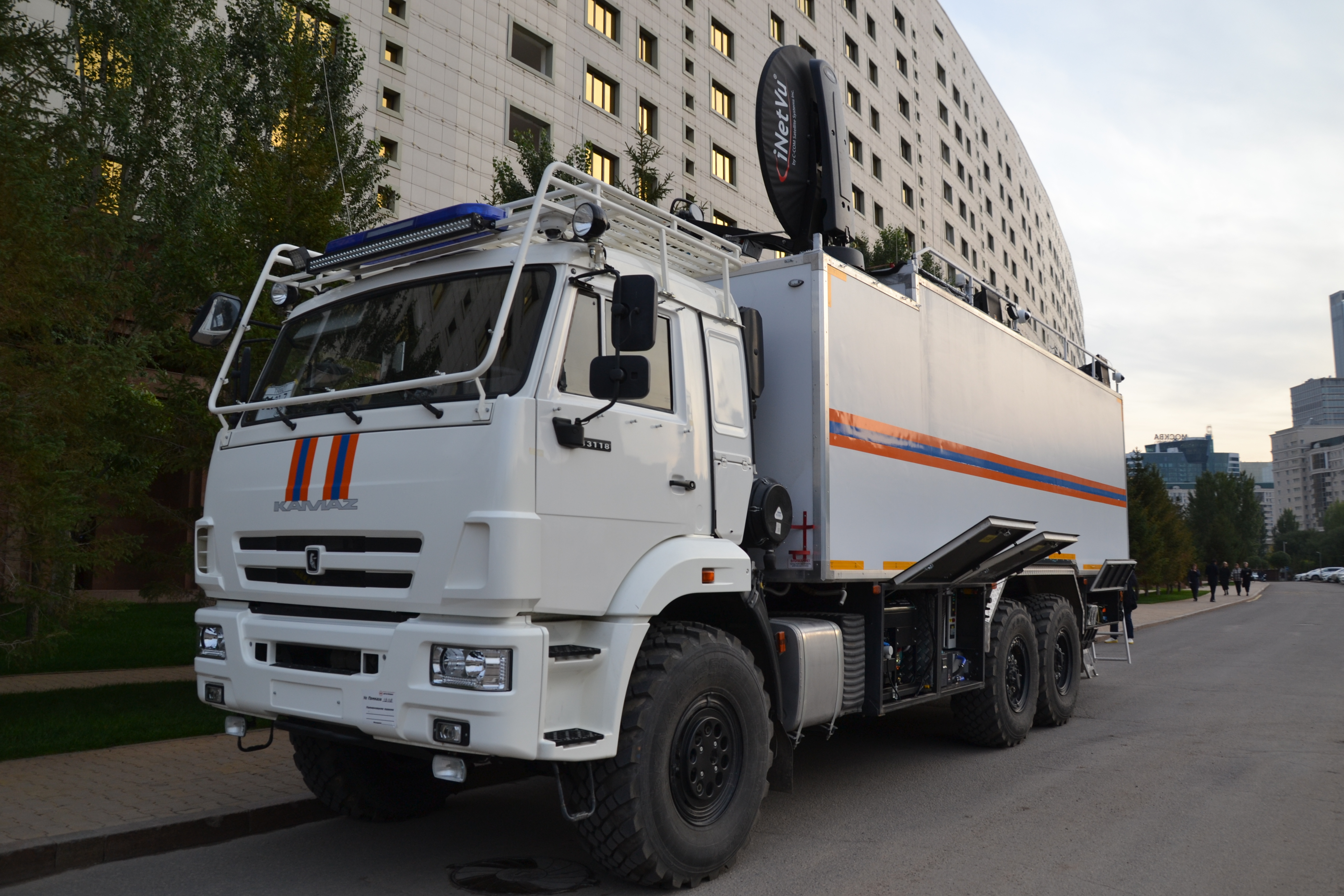 В МЧС Казахстана презентовали новую командно-штабную машину, изготовленную по индивидуальному проекту