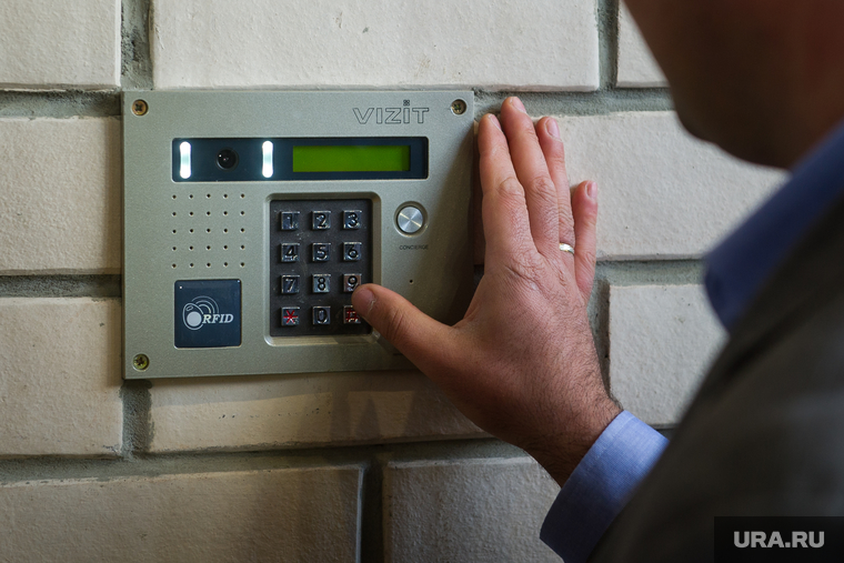 Правомерно ли поступает исполнитель услуг по обслуживанию домофона ...