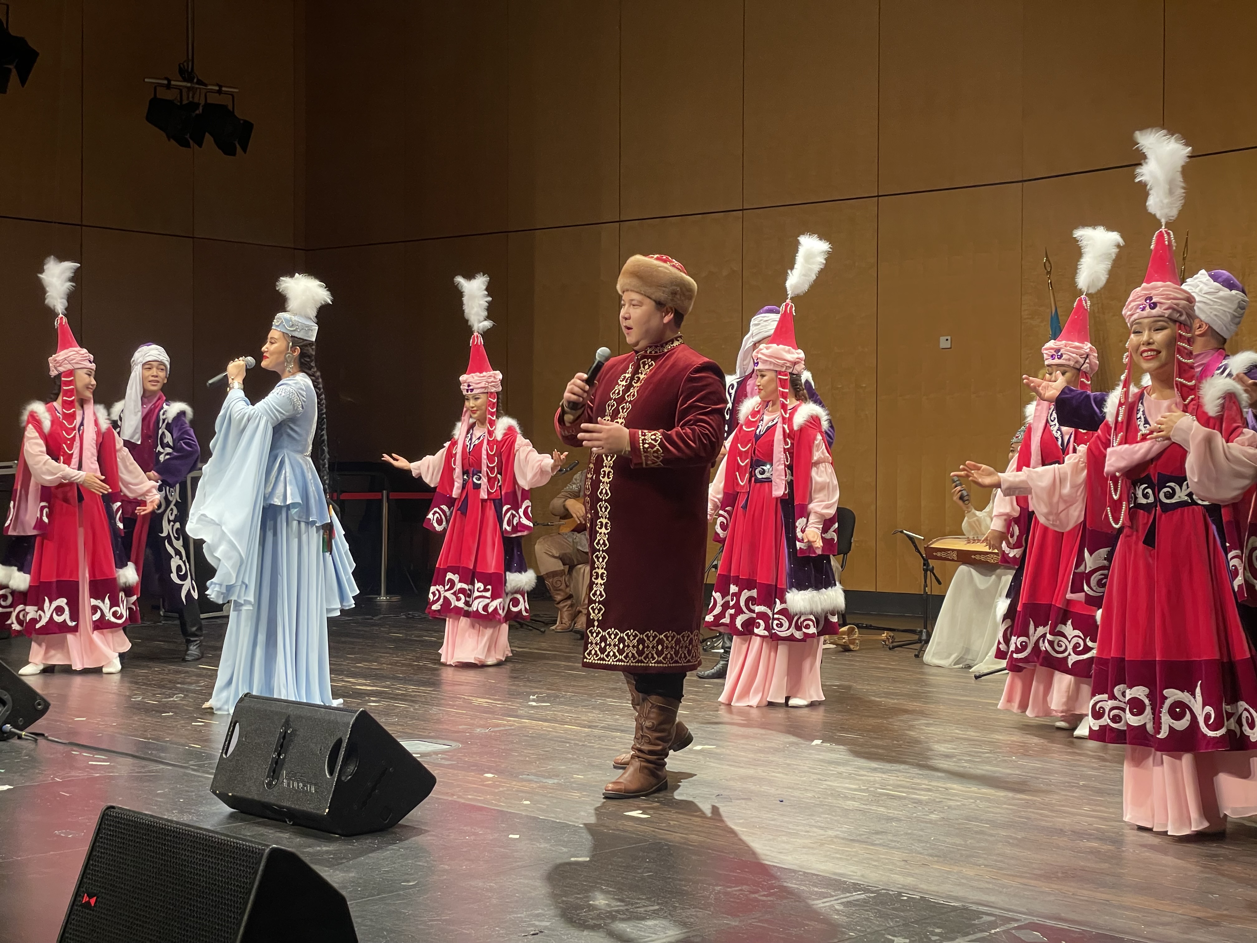 In Frankfurt am Main fand das Konzert „Tugyrly Turan, Omirshen Orkenyet“ zum Tag der Republik Kasachstan statt