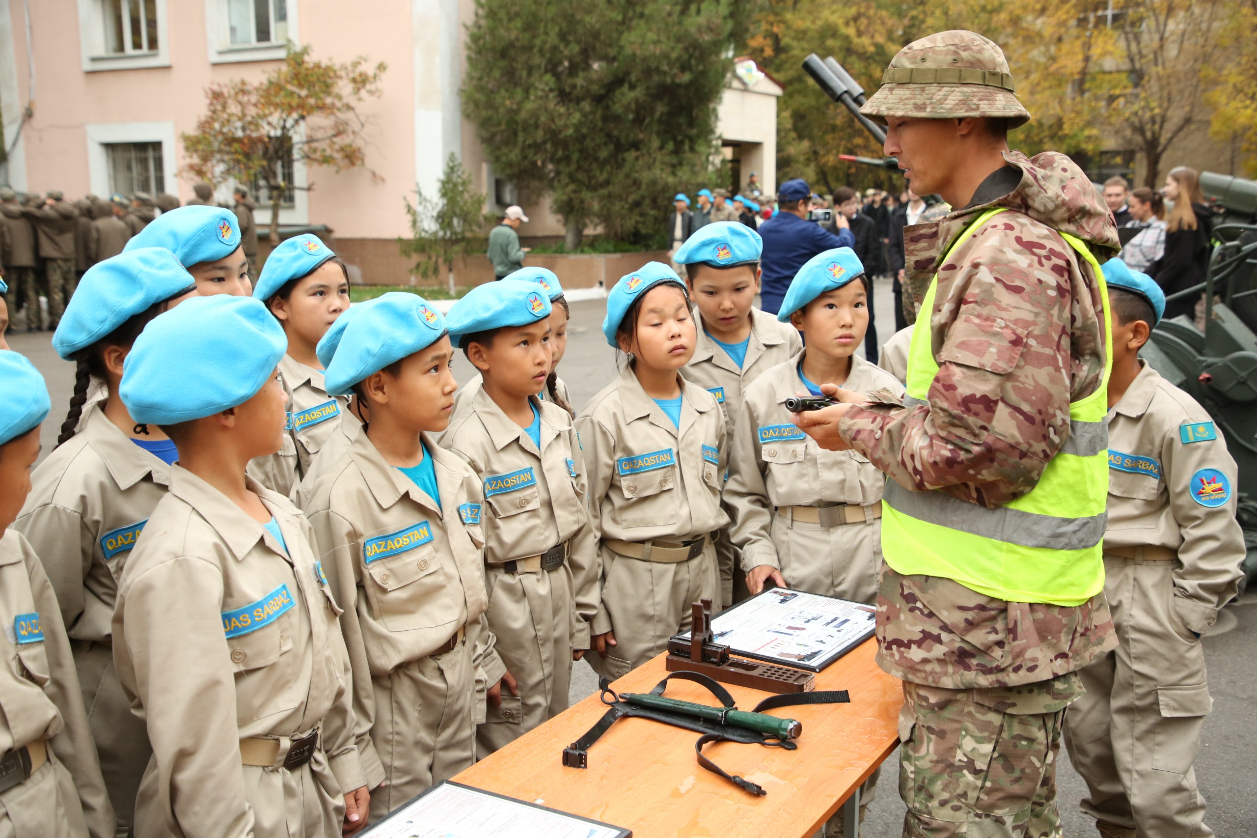 В Алматы в десантной бригаде состоялся День открытых дверей
