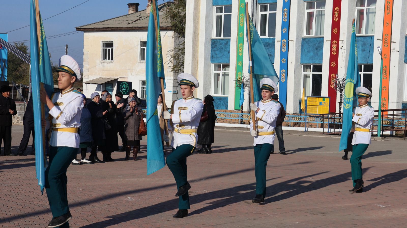 В городе Шар открыли центральную сцену и Аллею Героев