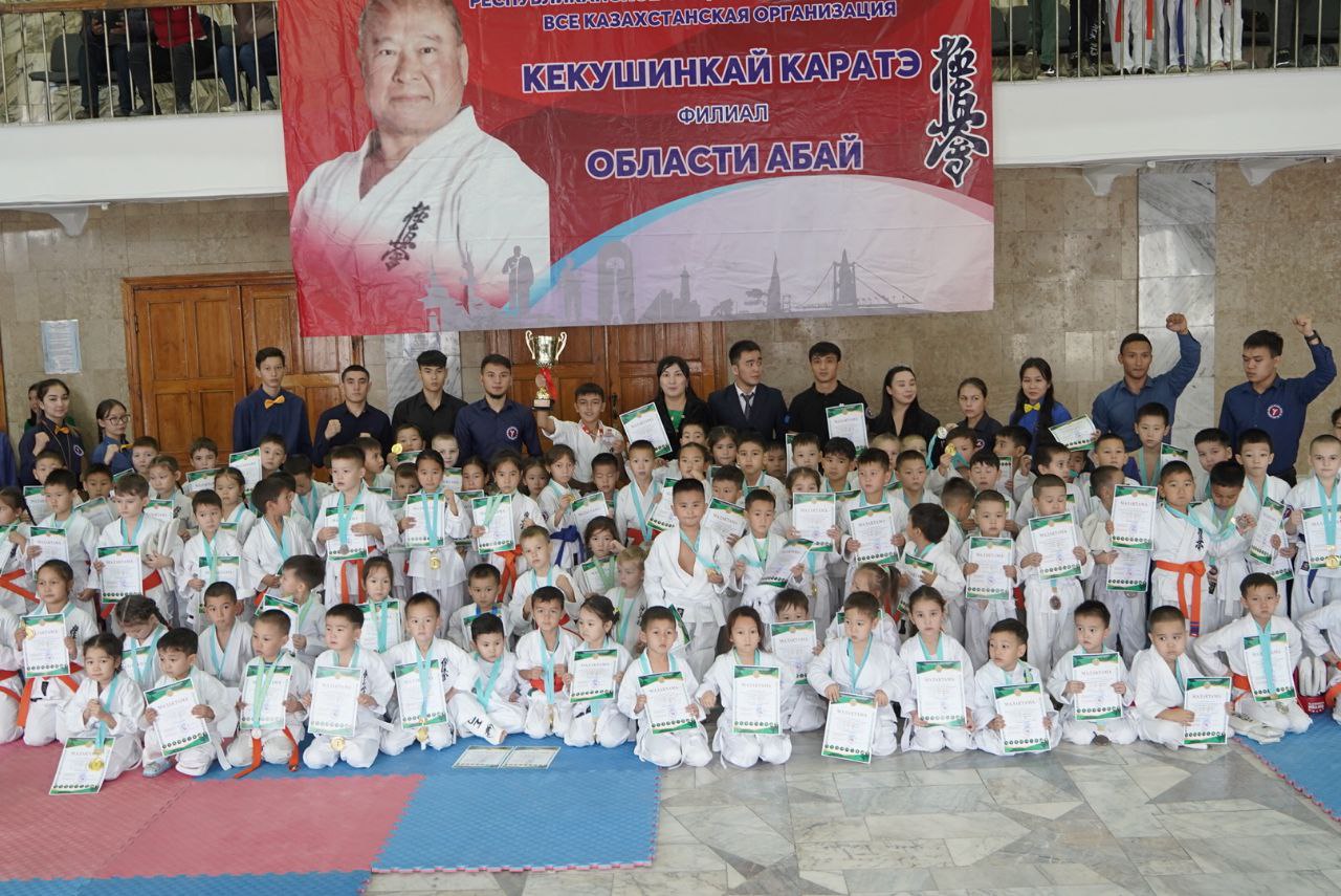 Ко Дню Республики в Семее прошел чемпионат города по киокушинкай карате.