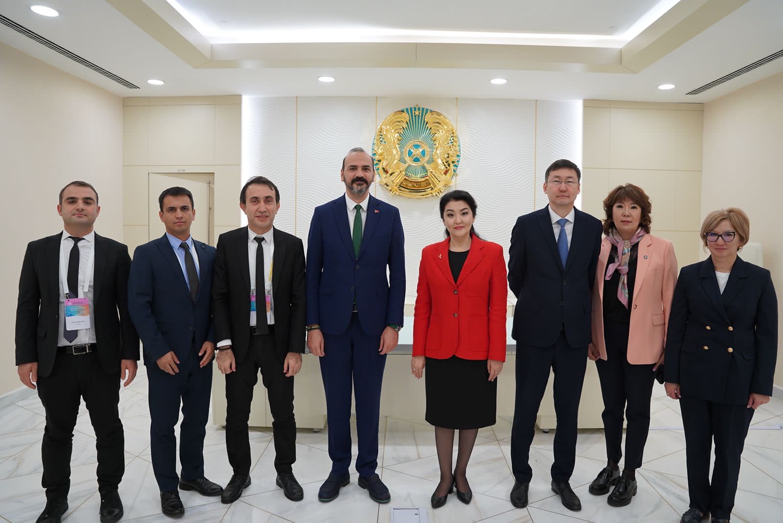 А. ҒИНИЯТ ЕӨК ОТЫРЫСЫНЫҢ ШЕҢБЕРІНДЕ БІРҚАТАР ЕЛДЕРДІҢ ДЕНСАУЛЫҚ САҚТАУ МИНИСТРЛІКТЕРІНІҢ БАСШЫЛАРЫМЕН КЕЗДЕСУЛЕР ӨТКІЗДІ