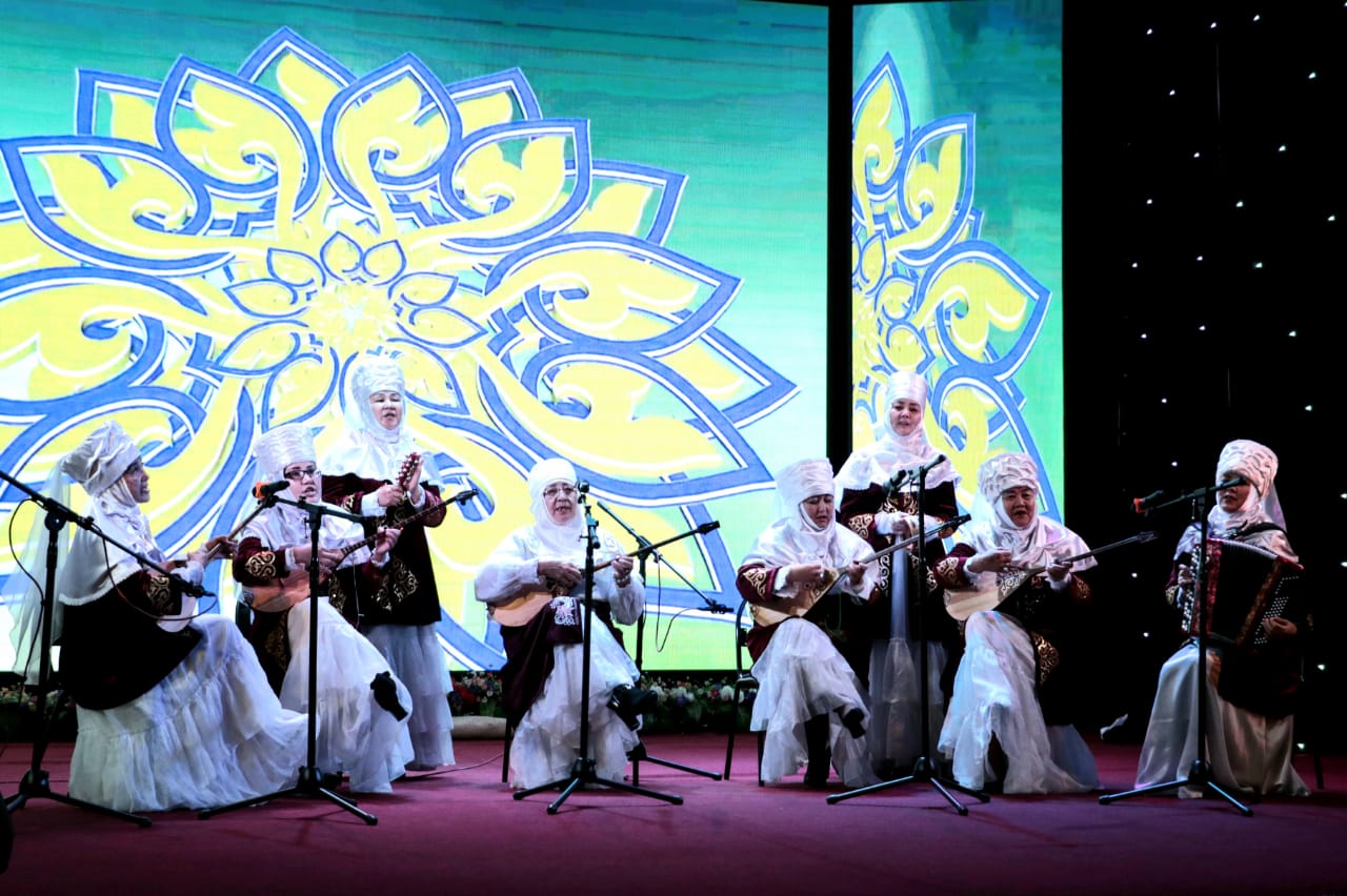 Иық пландағы пизда ебля видео Азиялық лесбиянка аяқ фетиш бейне