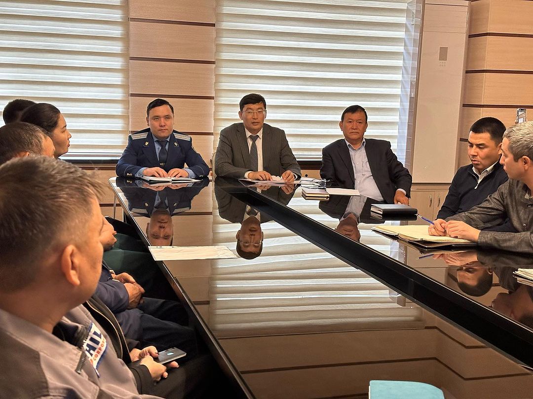 СИНТЕТИКАЛЫҚ ЕСІРТКІ ЖӘНЕ ЕҢБЕК ЖАҒДАЙЫ ТУРАЛЫ ЖИЫН ӨТКІЗІЛДІ.