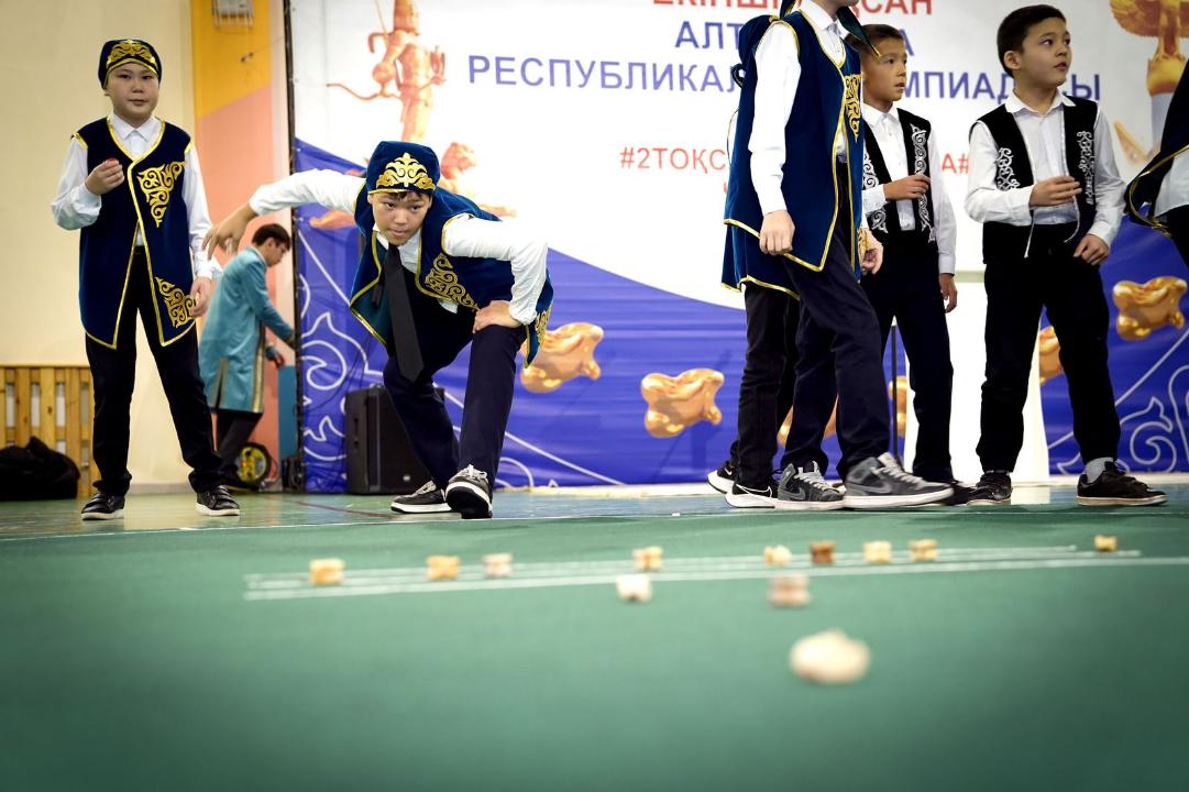 «Алтын сақа»: Астанада мектеп оқушылары асық ату ойынына қатысты