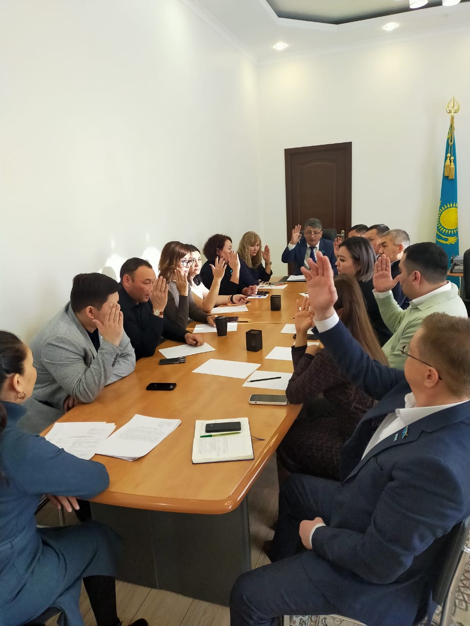 Сегодня, 2 ноября 2023 года, под председательством Омаргали Байгабулова состоялась внеочередная сессия Костанайского городского маслихата восьмого созыва.