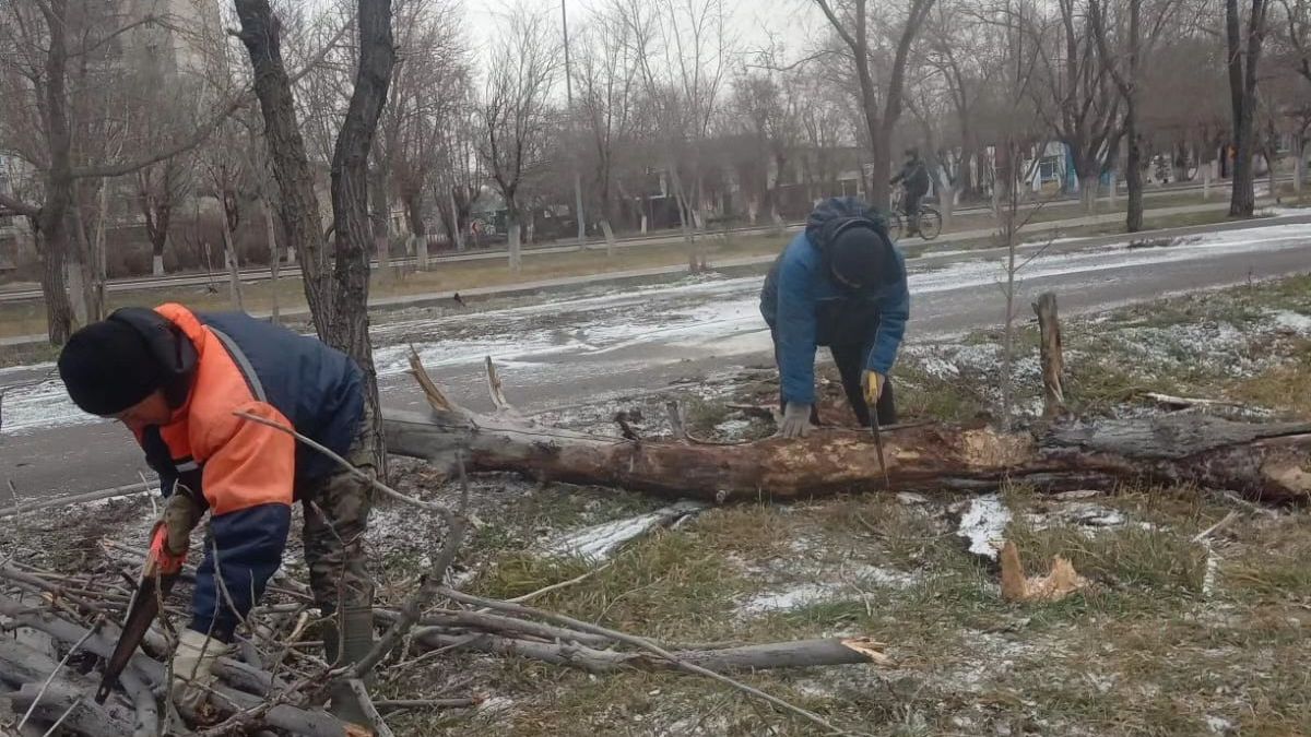 Спасатели Карагандинской области продолжают устранять последствия непогоды
