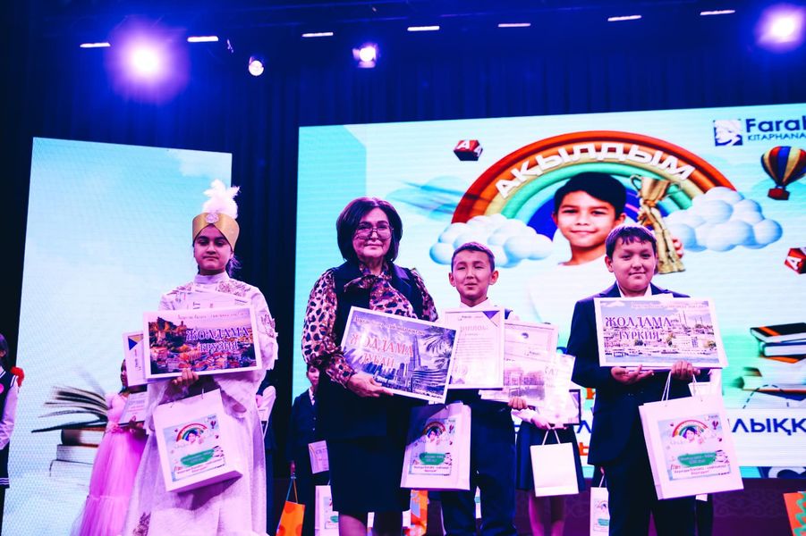 Подругке транниді ебет ету қызды сиқытудан да ләззат алды.