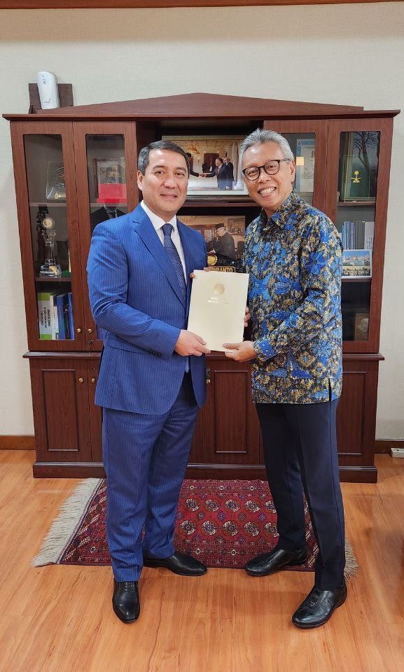 AMBASSADOR OF KAZAKHSTAN TO INDONESIA PRESENTED COPIES OF CREDENTIALS