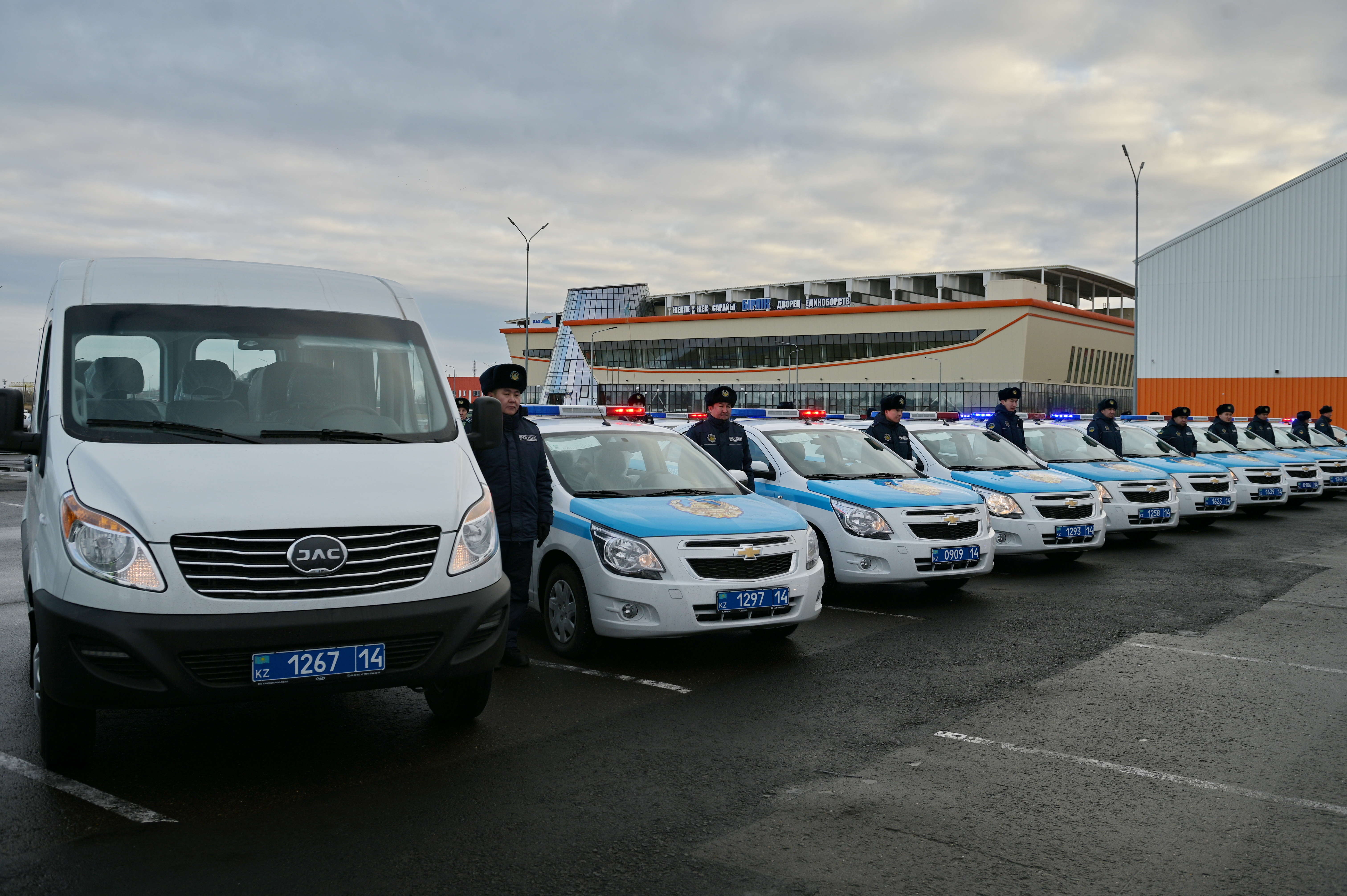 Ключи от новых автомобилей получили павлодарские полицейские
