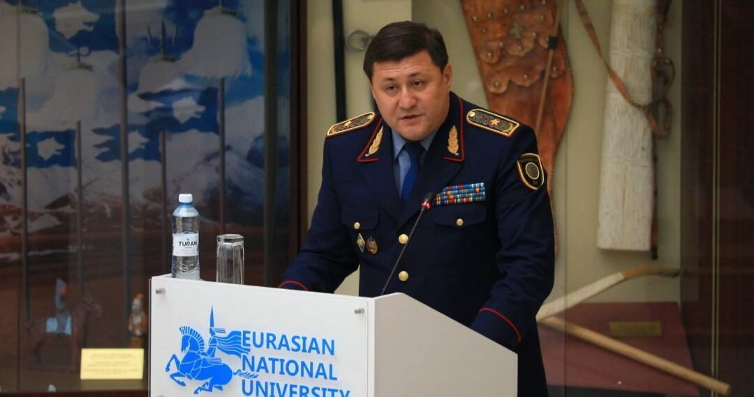 Руководитель столичной полиции провел встречу со студентами по повышению правовой грамотности