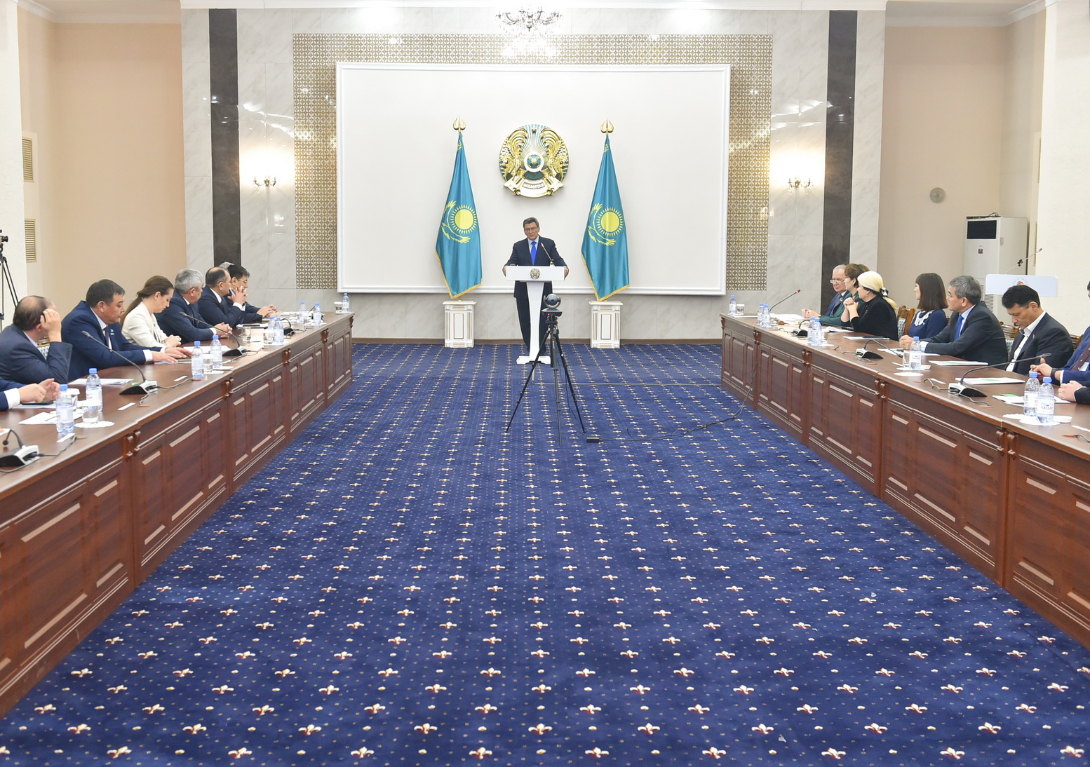 Аким СКО отчитался перед депутатами