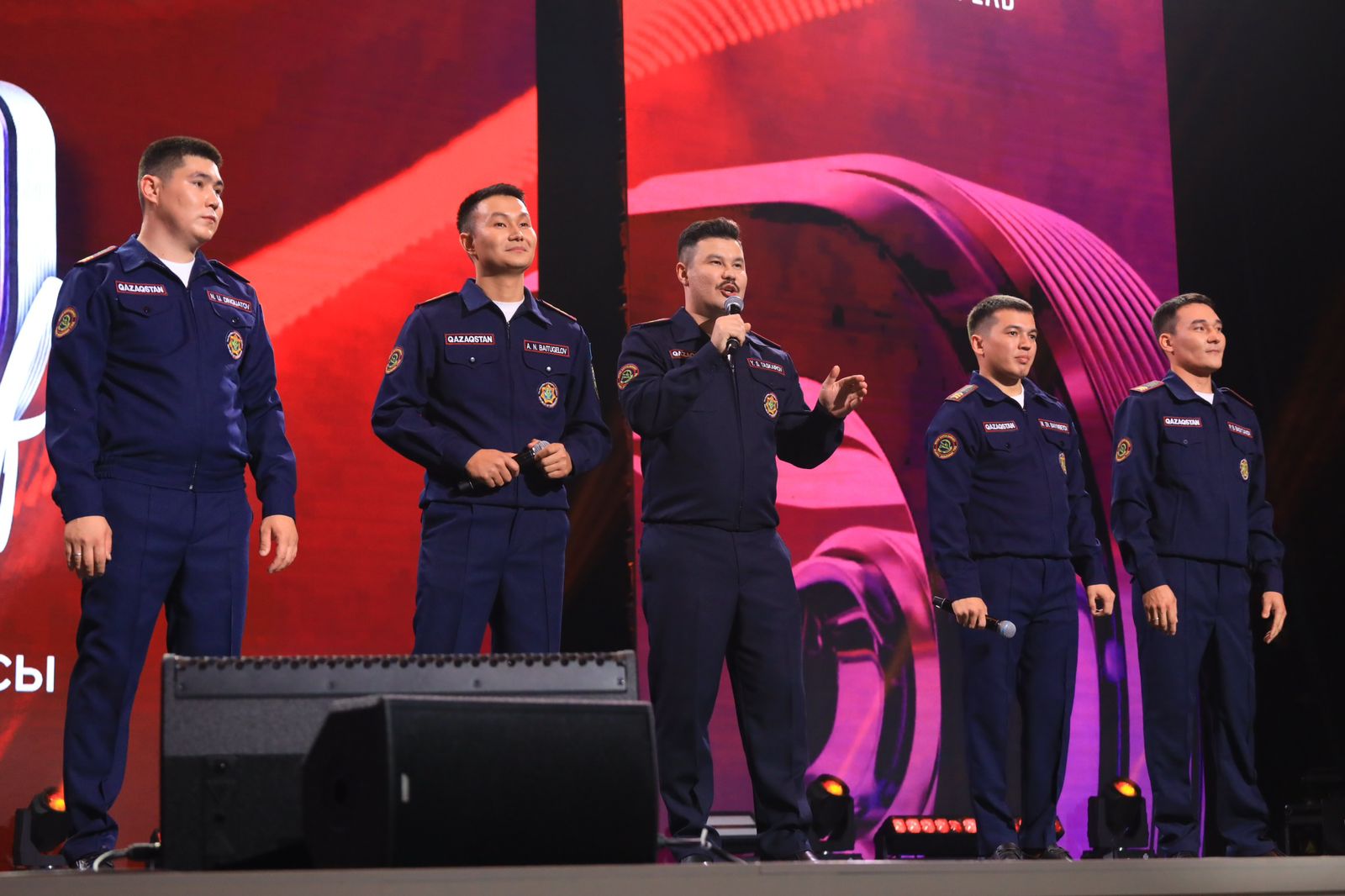 Қисық аққұба порно